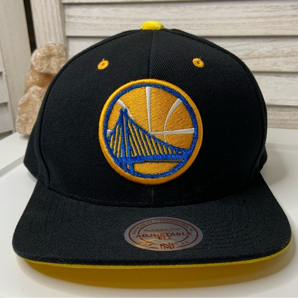 Mitchell & Ness Golden State Nostalgia Black and Yellow Velvet Flat Bill Hat - Picture 3 of 12